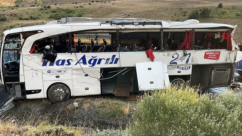 Sivas'ta Ağrı otobüsünün karıştığı kazada can kaybı artıyor!