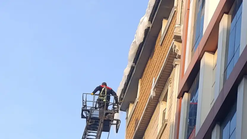 Soğuk hava etkisini sürdürdü, itfaiyenin buz mesaisi uzadı