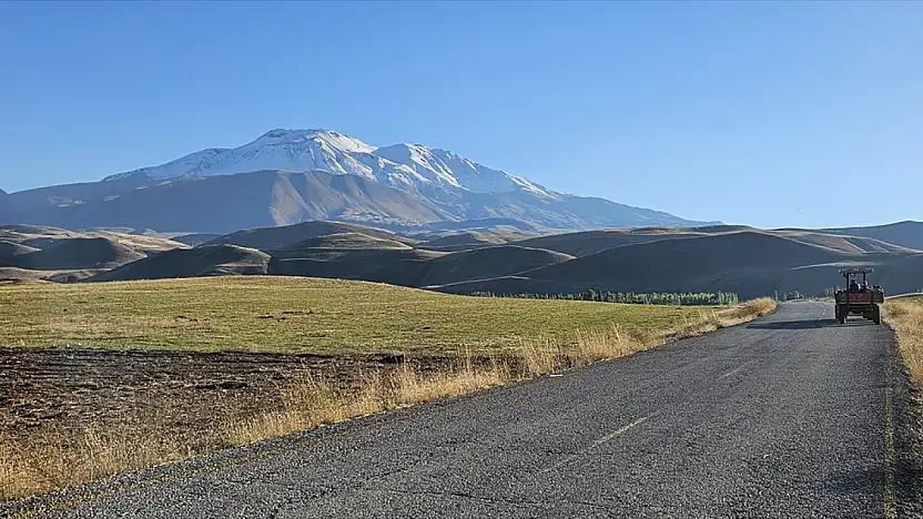 Süphan Dağı'na kar yağdı! 4 bin 58 metrelik zirve beyaza büründü