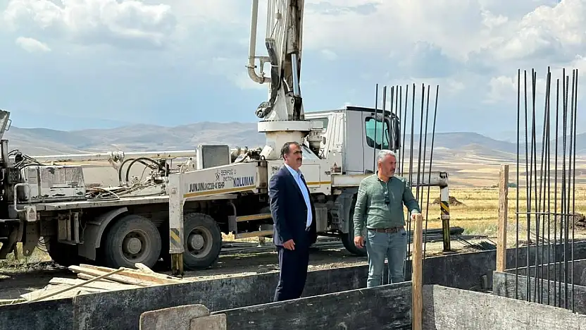 Taşlıçay'ın yeni otogarı için ilk beton döküldü