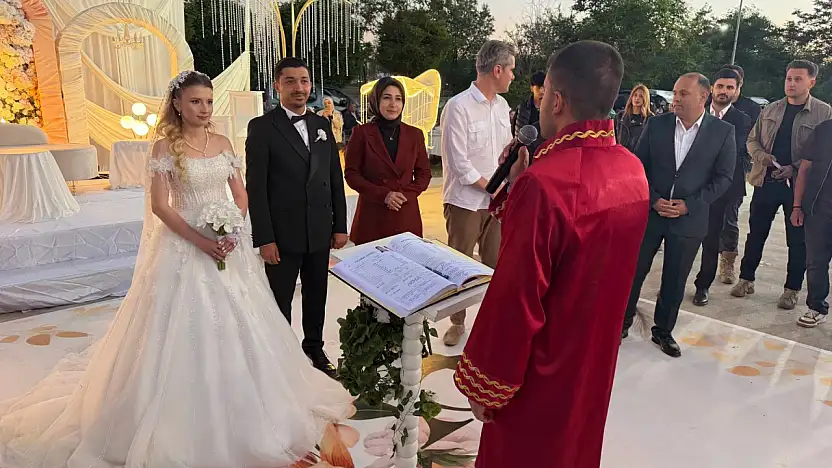 Taşlıçay Kaymakamı Baka Kılıç genç çiftin mutluluğuna ortak oldu