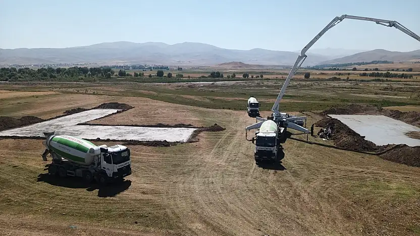 Taşlıçay kendi taşını ve betonunu üretecek: Üç tesis için ilk temel atıldı