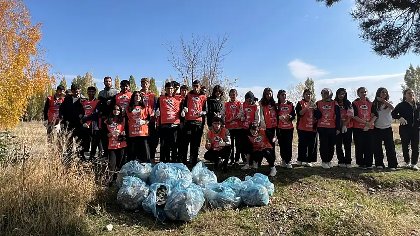Tema Vakfı ve öğrenciler Ağrı'da çevreyi temizledi, doğaya sahip çıktı