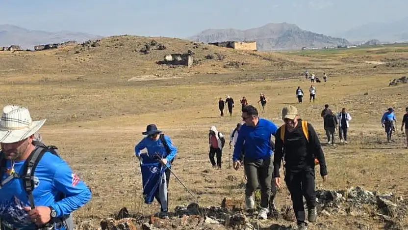 Tendürek Dağı'nın eteklerinde 50 doğasever keşfe çıktı