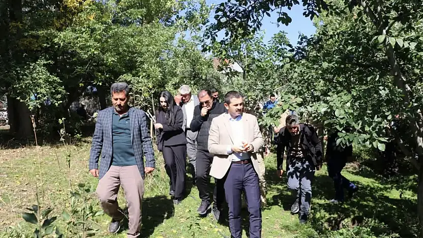Tutak'ın Palandöken köyünde meyve yetiştiricilerin emekleri takdir topladı
