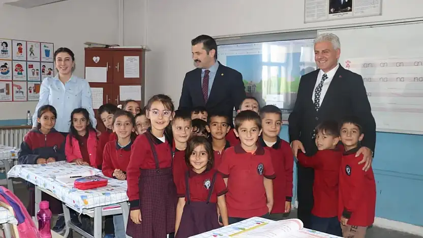 Tutak Kaymakamı Coşkun'a öğrencilerden sımsıcak karşılama