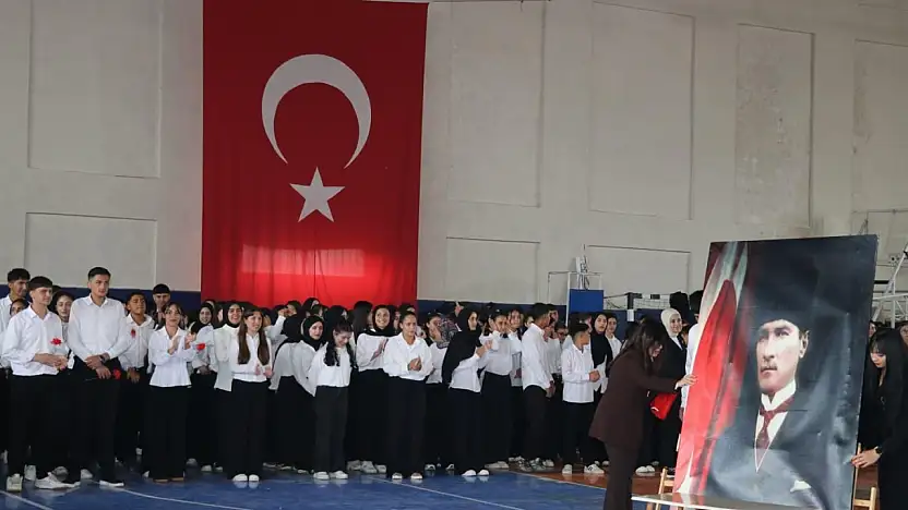 Tutak'ta Cumhuriyet'in 103. yılı renkli gösterilerle kutlandı