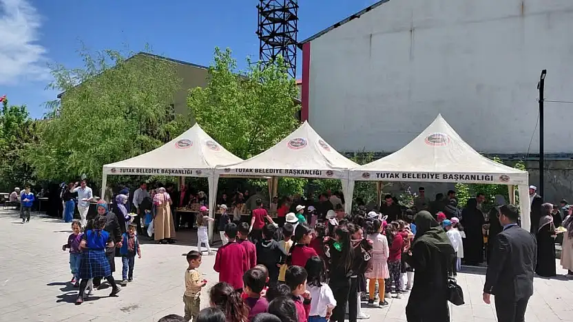 Tutak'ta dayanışma çarşısı: Yardımlar Gazze'ye ulaşacak