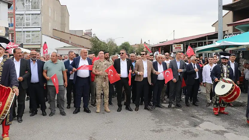 Tutak'ta festival coşkusu ilçeyi sardı: Geleneksel buluşmaya yoğun ilgi