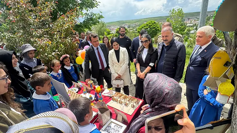 Tutak'ta öğrenciler baharı şenlikle karşıladı