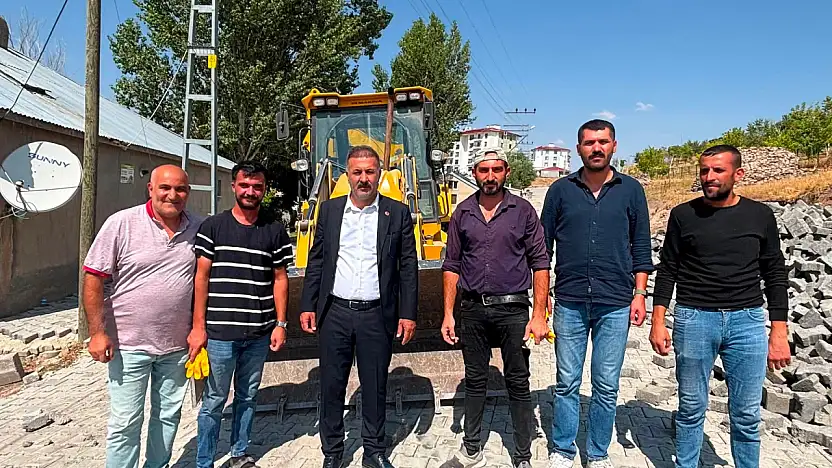 Tutak'ta TOKİ yolu ve Mal Meydanı'nda çalışmalar sürüyor