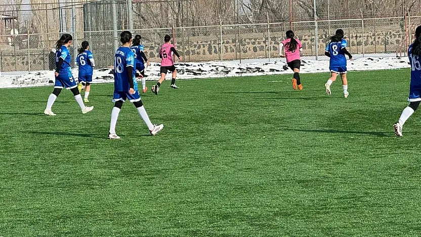U17 Kadınlar Ligi'nde Bayazıtspor'dan 3 puan geldi