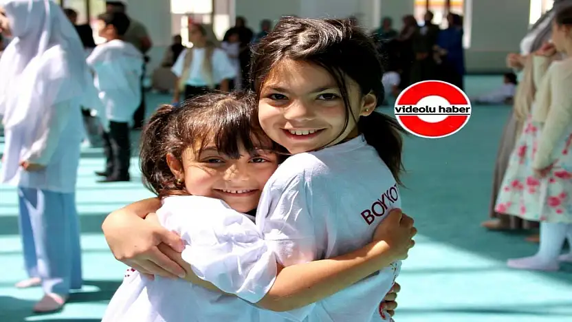 Ulu Cami'de çocuk sesleri yankılandı, TÜGVA yaz okulu kapanışı coşkuyla yapıldı
