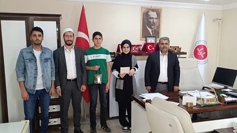 Umre ödüllü yarışmada Tutaklı öğrenciler ödüllerini aldı