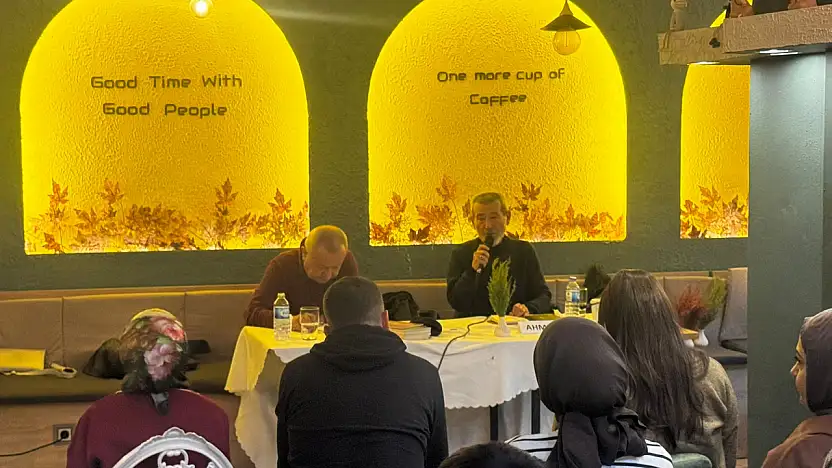 Usta yazarlar Doğubayazıt'ta okurlarıyla buluştu