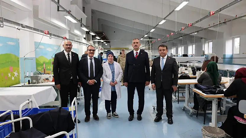 Vali Bozkurt Eleşkirt'te tekstil üretimini inceledi