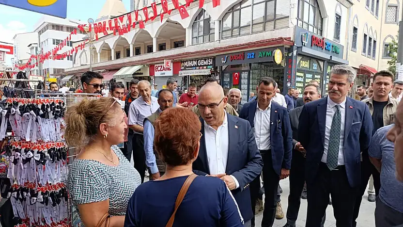 Vali Koç esnaf ve vatandaşlarla 15 Temmuz'u andı