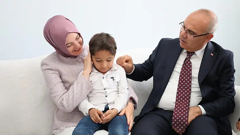 Vali Koç'tan SMA hastası minik Kerem'e anlamlı ziyaret