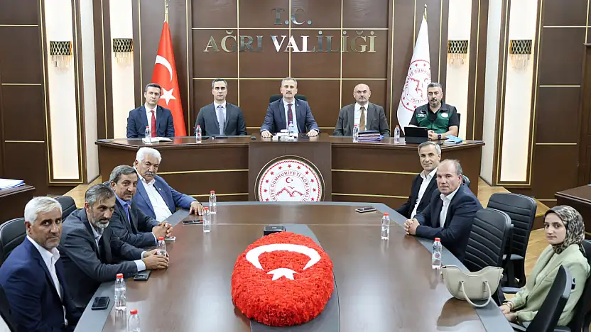 Vali Önder Bozkurt 5 ilçenin muhtarlarıyla bir araya geldi