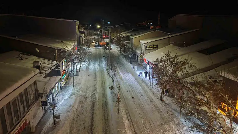 Yoğun kar sonrası Patnos'ta belediye ekipleri teyakkuzda